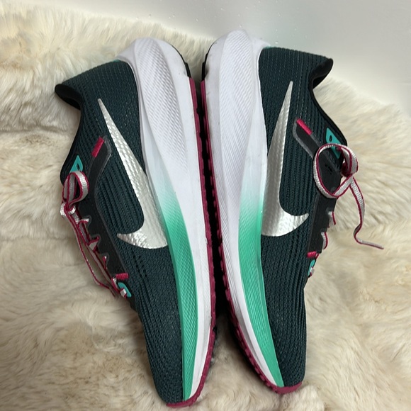 Nike Air Zoom Pegasus 40 Women’s Running Shoes Sneakers Tennis Shoes - Picture 14 of 17